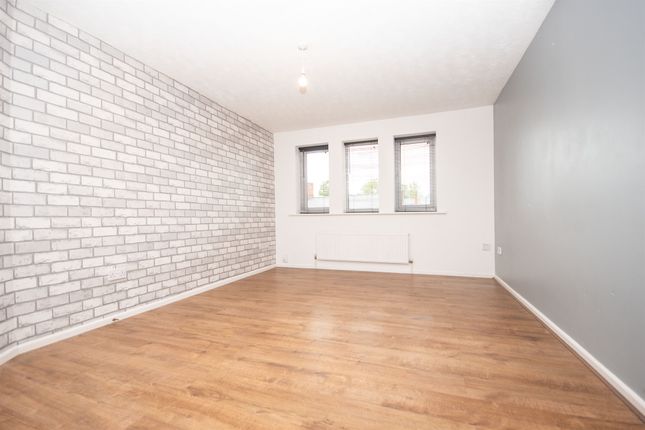 Flat 5, Forge House, High Street, Kettering photo 4