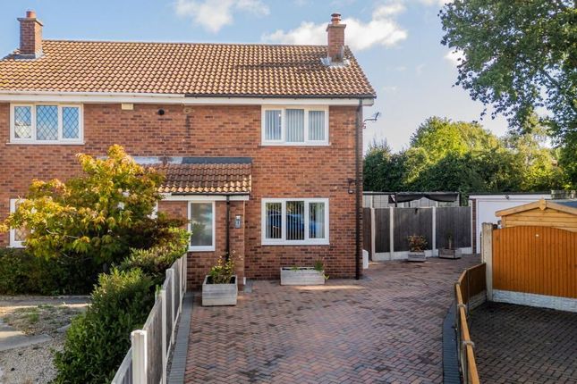 3-bed house on 11, Carr Close, Selby, £220,000