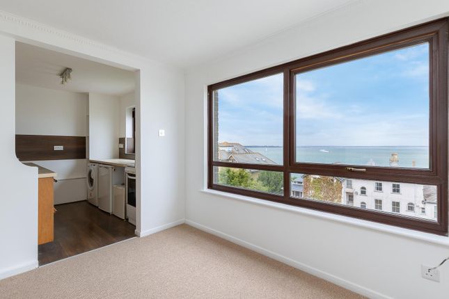 Thumbnail Flat for sale in Queens Road, Cowes