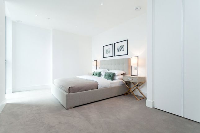 Flat to rent in Carrara Tower, London