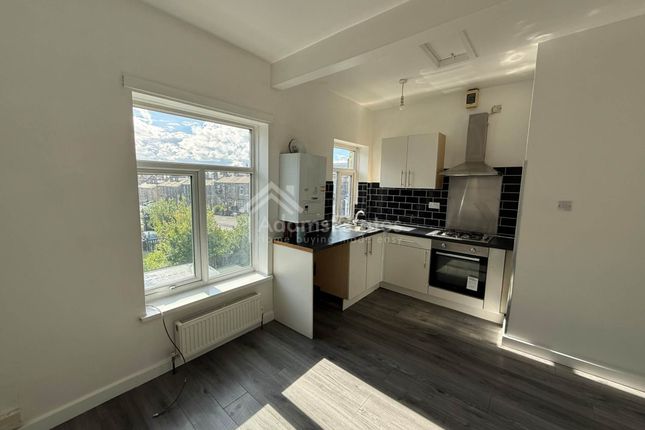 First Floor Flat, High Street, Heckmondwike photo 2