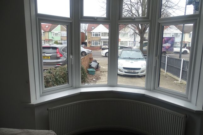 21 Uxbridge Road, Feltham photo 3