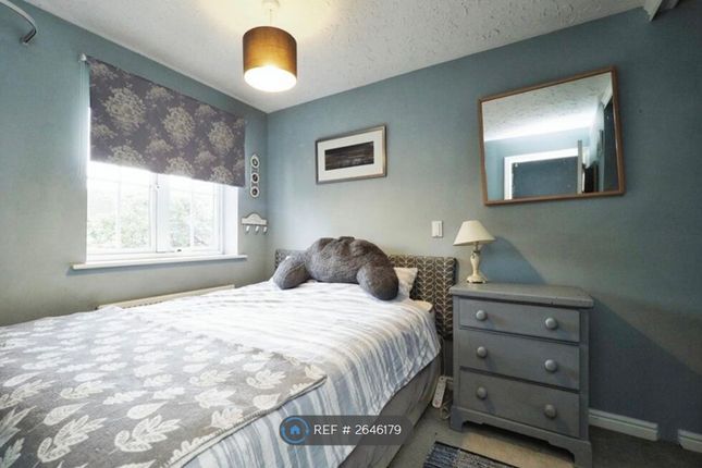 King Size Bed With Storage &amp; Clothing Rails