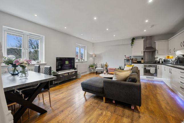9 Meadow Way, Pontyclun photo 4