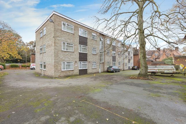 Flat for sale in Albert Road, Stoneygate, Leicester