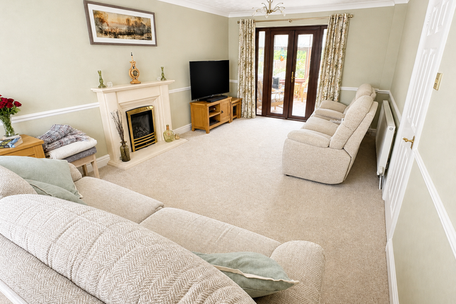 6, Vicarage Close, Maldon photo 2