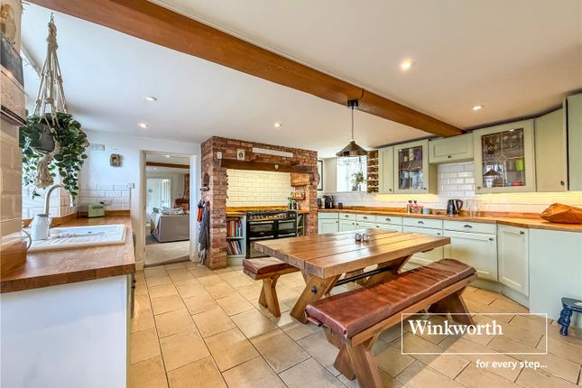 16, Longham Farm Close, Ferndown photo 2