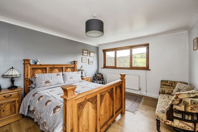 26, Heol Y Parc, Pontarddulais photo 3