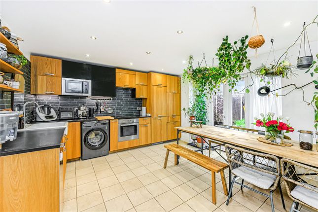 8, Norwich Crescent, Chadwell Heath photo 3