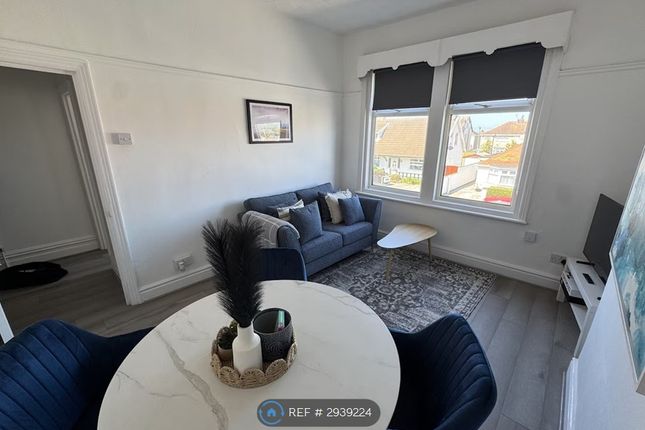 Flat, Beach Road, Thornton-Cleveleys photo 2