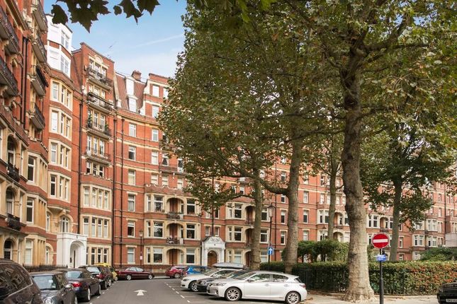 Flat for sale in Iverna Court, London