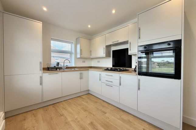 65, Carrfield Road, Leeds photo 2