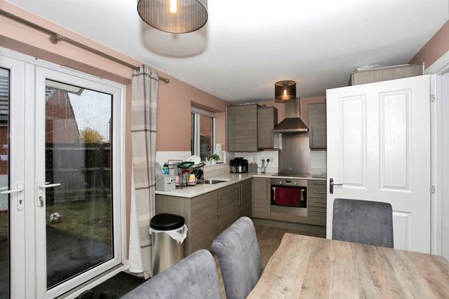 17, Linus Grove, Peterborough photo 4