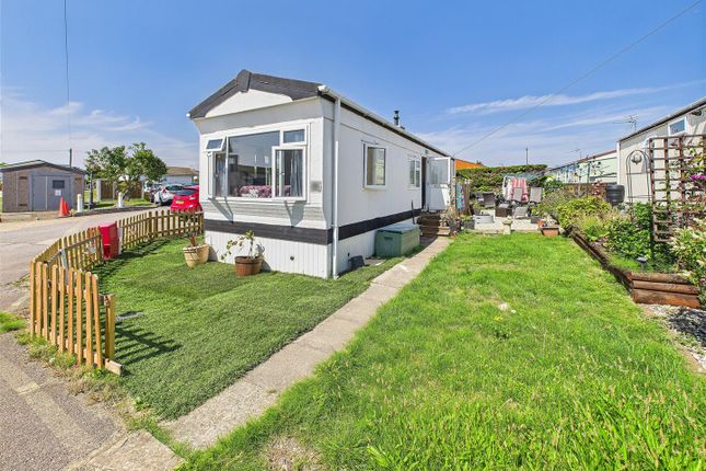 1-bed caravan on 25 Bulphan View, Lower Dunton Road, Brentwood, £125,000