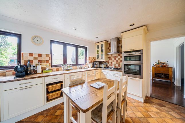 12, Lynn Way, Winchester photo 4