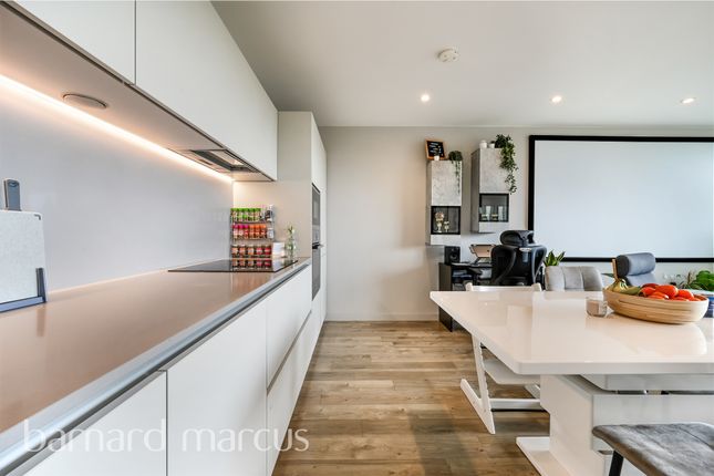 Flat for sale in Purbeck Gardens, London