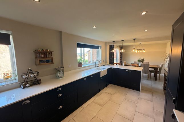 5, The Willows, Highworth photo 2
