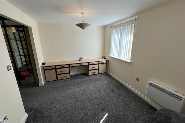 Flat for sale in Derby Court, Bury