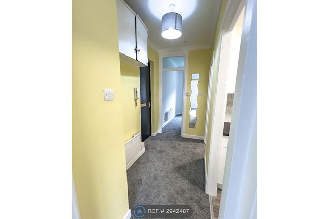 Flat, Bruce St, Clydebank photo 3