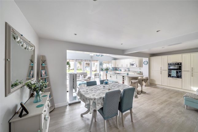 28, Wood Close, Somerset photo 4