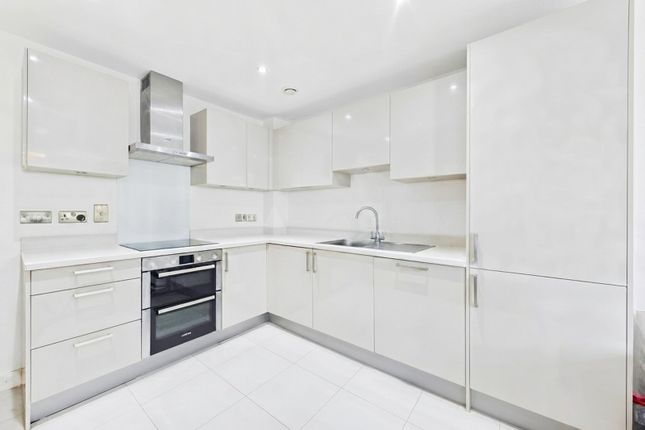 Flat 30, Saxons Court,, Peach Street, Wokingham photo 2