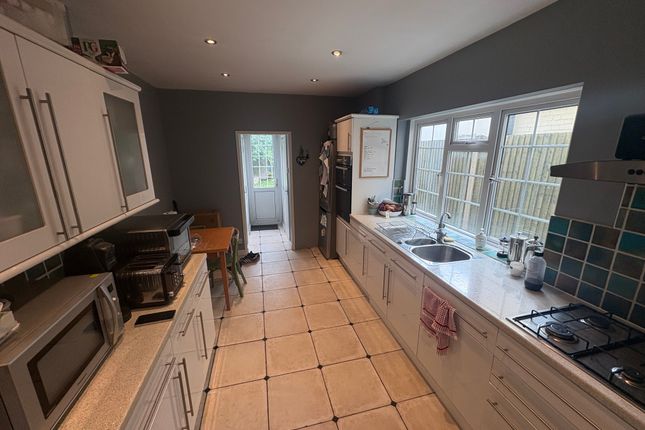 30, Victoria Road, Barnet photo 2
