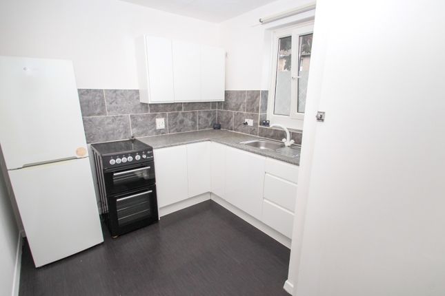 Flat 2, Drummond Castle Court, London photo 2