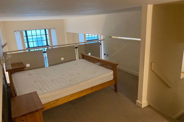 Apt 202, Liverpool photo 2