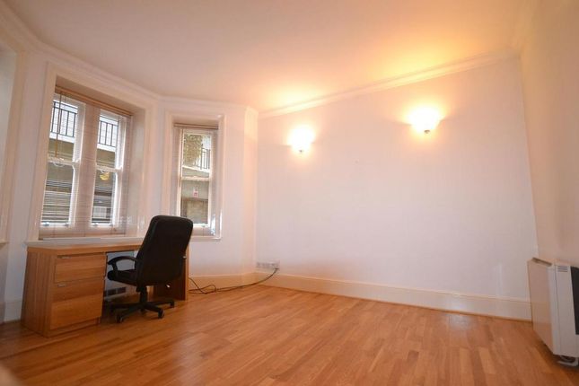 Flat to rent in Marylebone Road, London