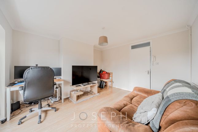 24 Swansea Avenue, Ipswich photo 3