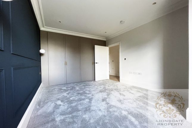 Flat 6, 9 Rosemont Road, London photo 4