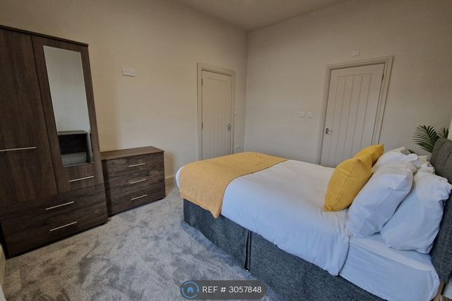 Room   Greenway Road, Runcorn photo 5
