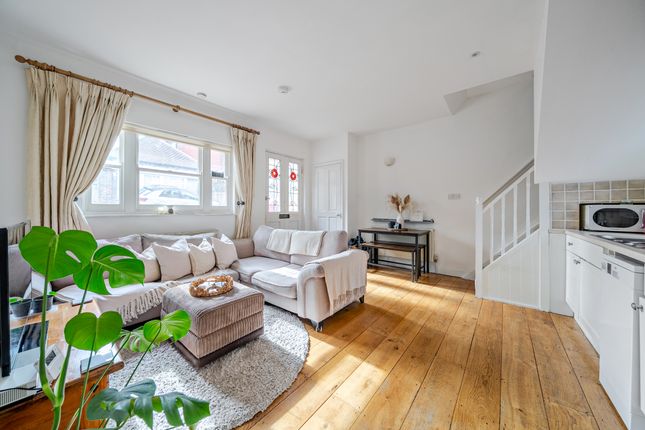 1 Howard Cottages, Cumberland Yard, Tunbridge Wells photo 2
