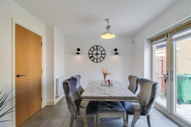 8, Gresley Wood Court, Ossett photo 4
