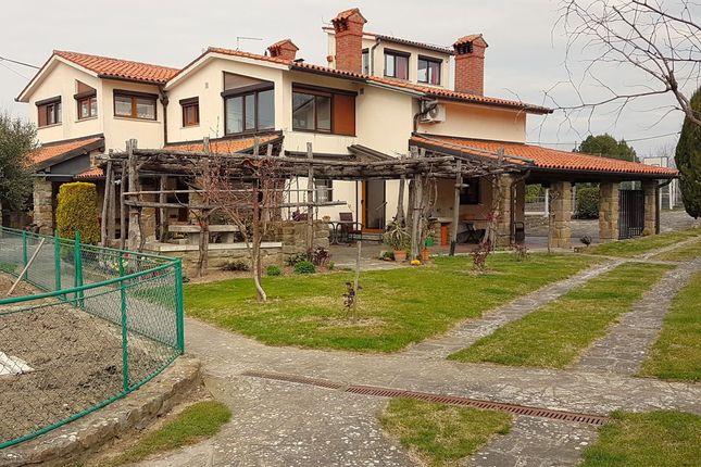 Detached house for sale in Pomjan 17B, 6274 Šmarje, Slovenia, Koper, Si