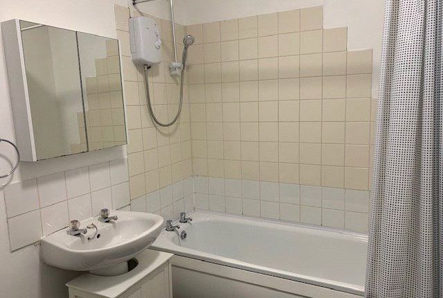 Flat 2, 8 Commercial Street, Bridgend photo 4