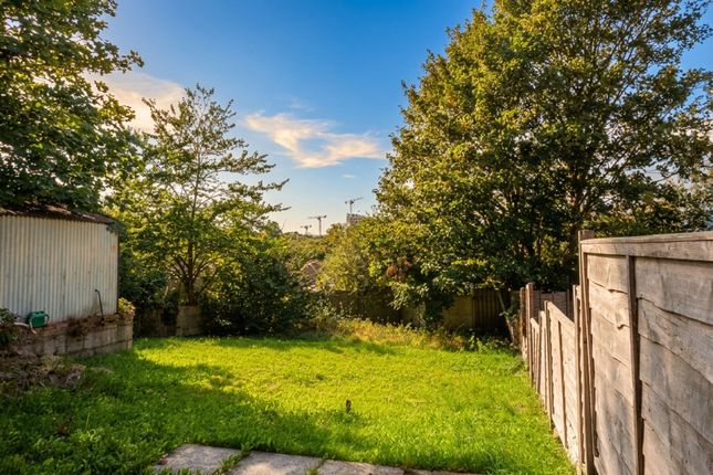 32 Hillside, Brighton photo 4