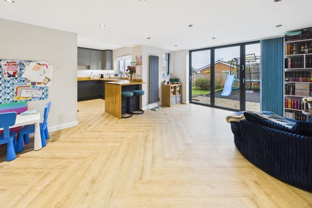 11, Cromarty Rise, Dronfield photo 4
