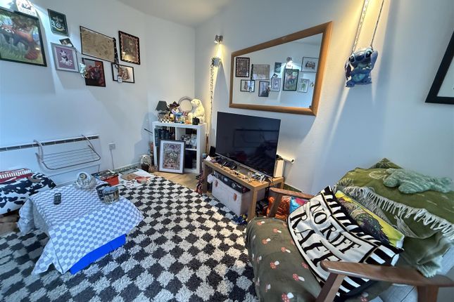 Apt 150, City Point 2, Salford photo 4