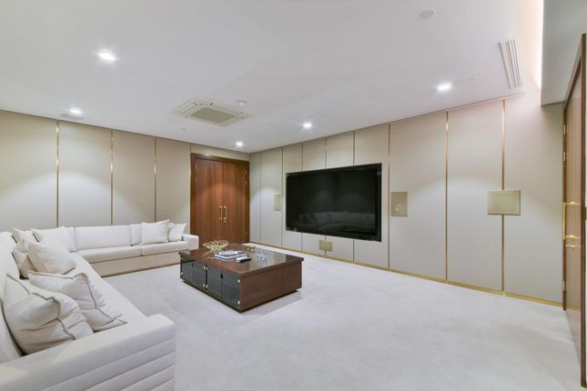 Flat to rent in Madeira Tower, The Residence, London
