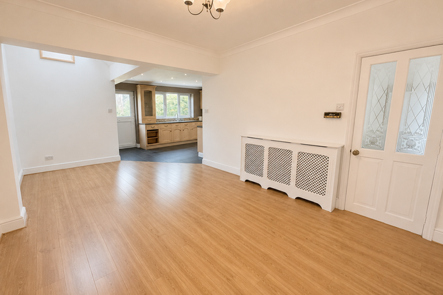 Jasmine Cottage, 278, Mytchett Road, Camberley photo 4