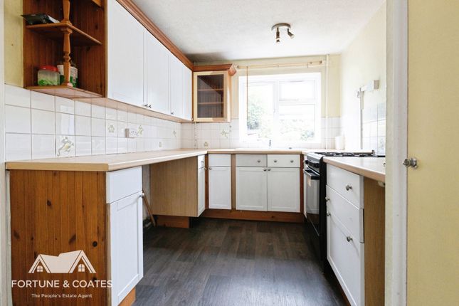 92, Pennymead, Harlow photo 4