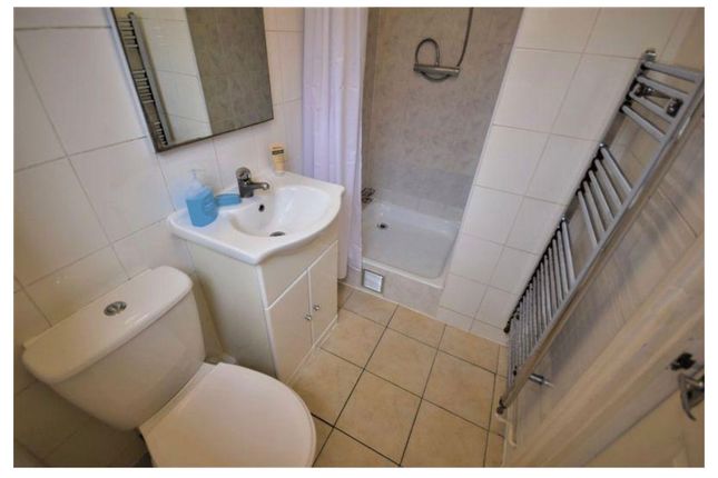 9, D'Arcy Gardens, Dagenham photo 5