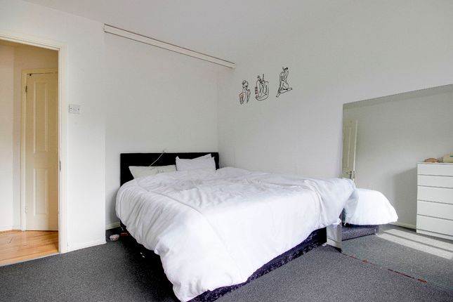 Flat for sale in Magpie Close, Enfield