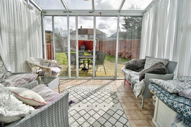 14, Reynolds Close, Tonbridge photo 2