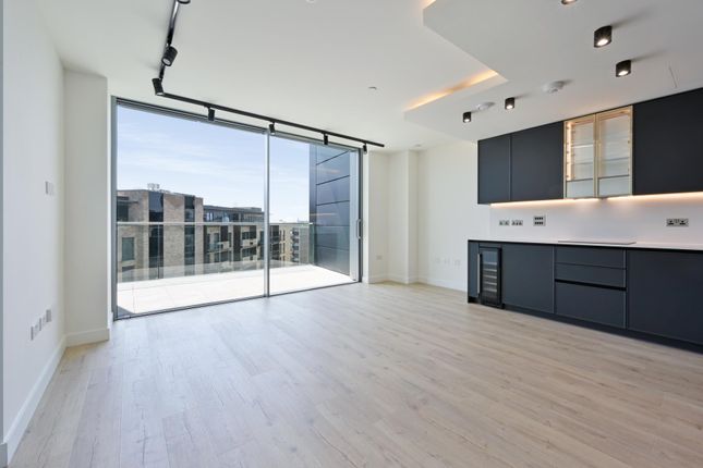 Flat to rent in Valencia Tower, 250 City Road