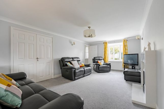 32, Blenheim Way, Thetford photo 3