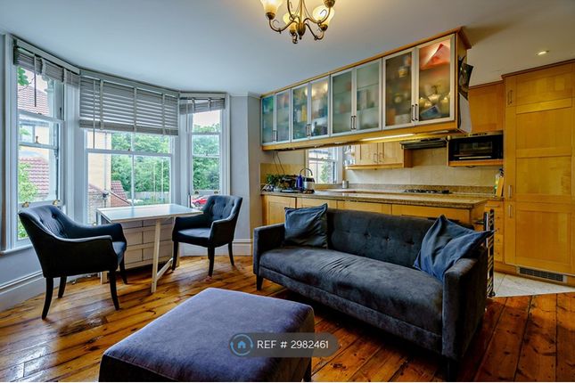Flat C, Lyndhurst Grove, London photo 2