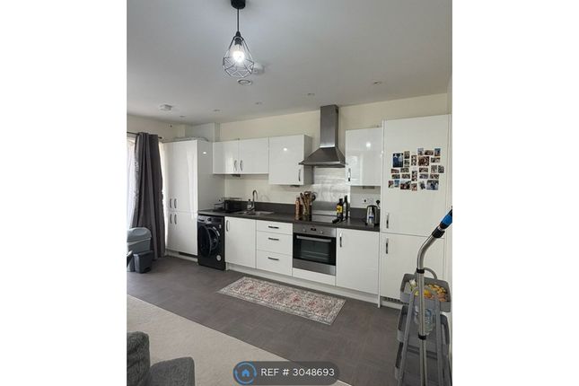 Peninsular Court, Brooklands, Milton Keynes photo 4