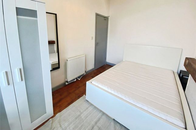 Room 4, 138, Heath End Road, Warwickshire photo 3